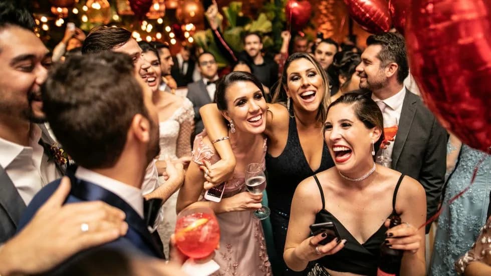 Jak się ubrać na wesele w lecie, aby czuć się komfortowo i stylowo