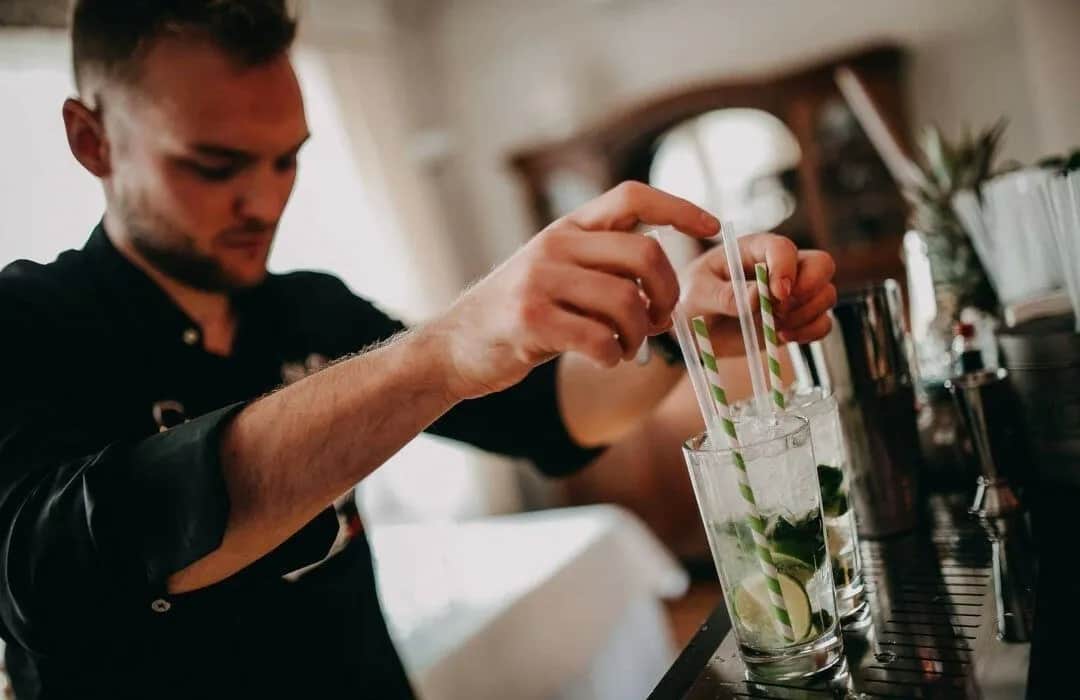 Ile napojów na chrzciny? Sprawdź, co zaserwować gościom