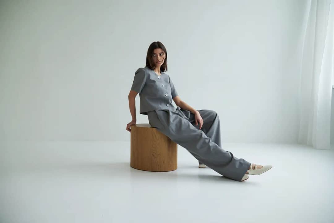 Jak się ubrać na komunię dziecka mama - elegancja i komfort bez zbędnych wydatków