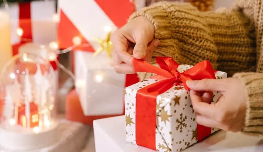 Co kupić pod choinkę przyjaciółce? 10 pomysłów, które zachwycą