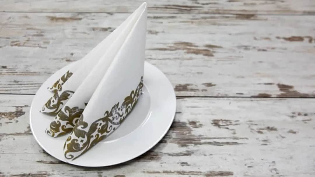 Jak złożyć serwetki na komunię, aby zachwycić gości i stworzyć klimat